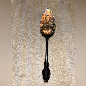 Holmes & Edwards IS Deep Silver Orleans Pie Cake Server Silver Plate 1960s